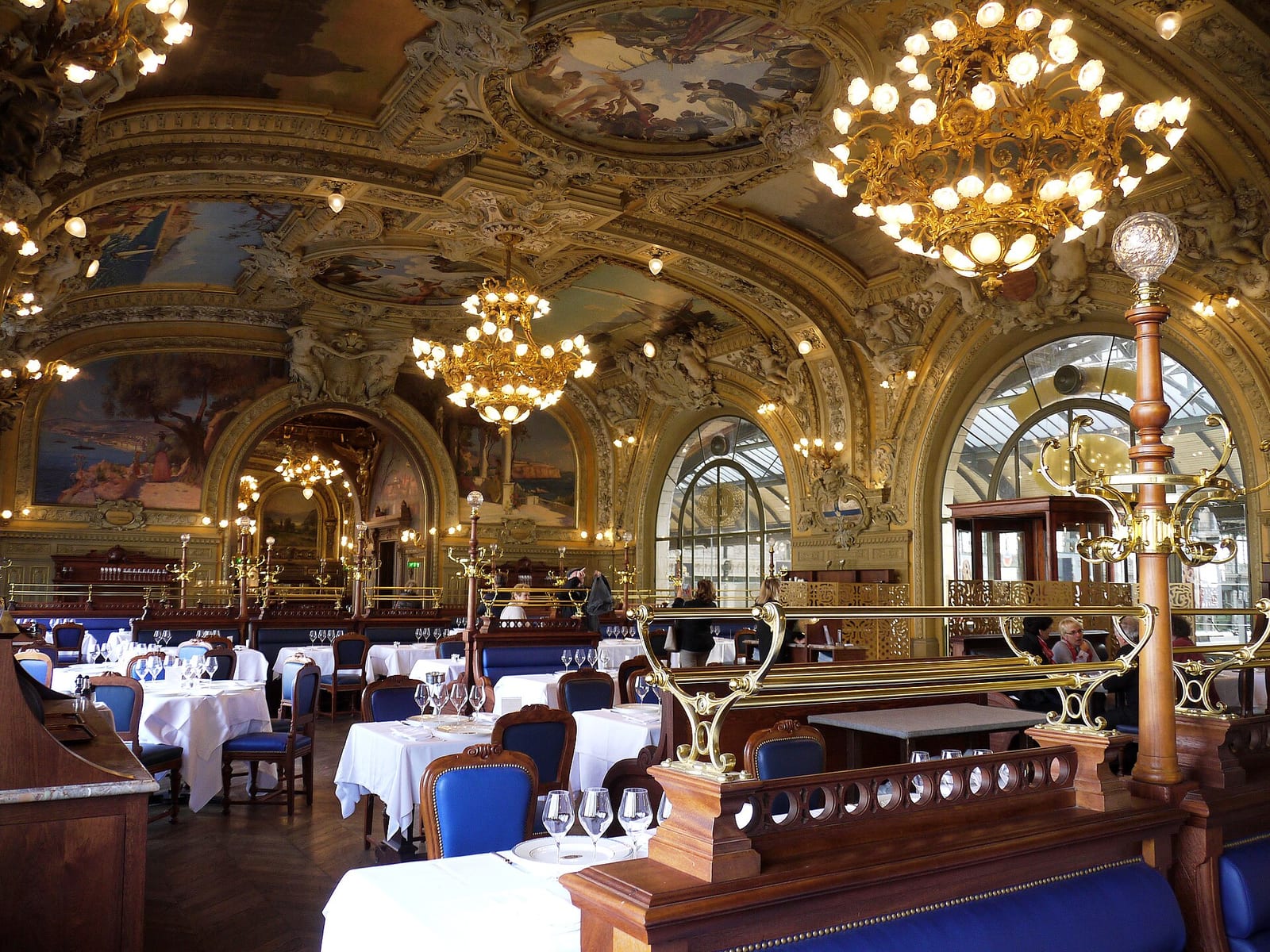 Restaurants & nightlife